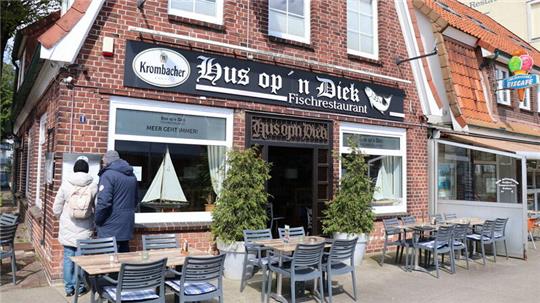 Seit dem Jahr 1989 betreibt die Familie Vogel das Fischrestaurant „Hus op’n Diek“. Jetzt sind die Betreiber pleite.